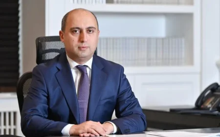Emin Əmrullayev bu il məktəbə qədəm qoyan şagirdləri təbrik etdi